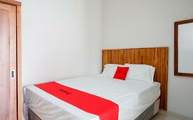 RedDoorz Plus Syariah near Stasiun Tegal 2